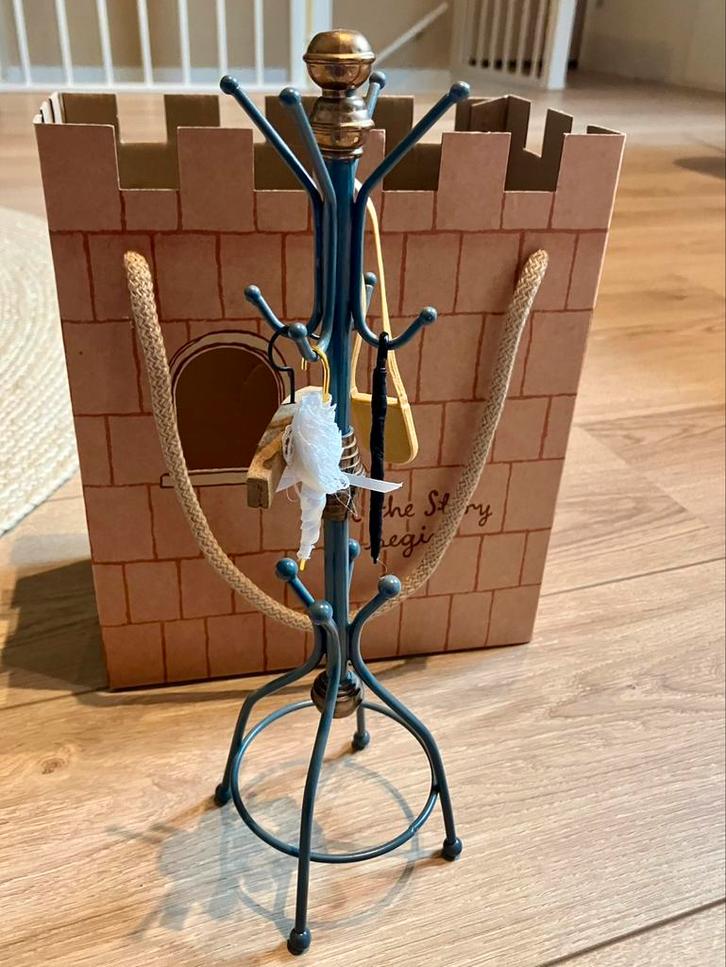 Poppenhuis kapstok barbie of grotere maat Maileg metaal, Kinderen en Baby's, Speelgoed | Poppenhuizen, Zo goed als nieuw, Ophalen