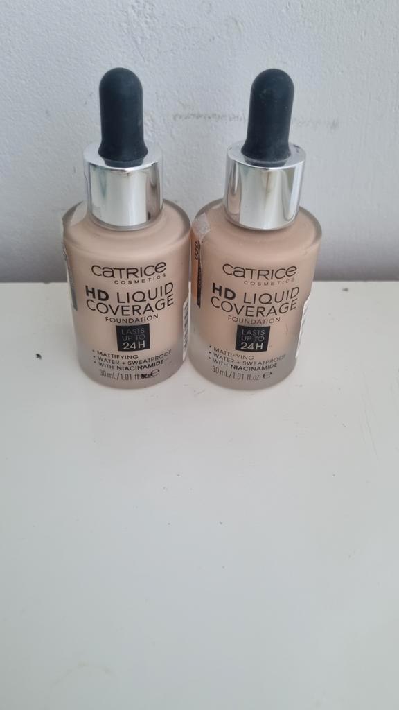 Catrice HD Foundation - 2 stuks, Sieraden, Tassen en Uiterlijk, Uiterlijk | Cosmetica en Make-up, Gebruikt, Make-up, Gehele gezicht