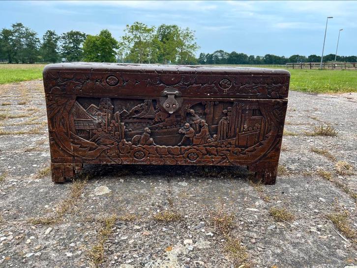 Antieke / oude kist met houtsnijwerk., Huis en Inrichting, Woonaccessoires | Kisten, Gebruikt, Minder dan 50 cm, 75 tot 100 cm