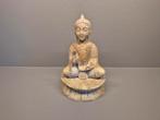 Uit steen gehouwen boeddhabeeld, Huis en Inrichting, Woonaccessoires | Boeddhabeelden, Ophalen of Verzenden