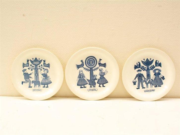 Royal sphinx klederdracht borden 30610, Huis en Inrichting, Keuken | Servies, Gebruikt, Bord(en), Wedgwood, Aardewerk, Ophalen of Verzenden