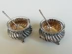 Paar zilveren kruidenbakjes met lepeltjes 0.80, Antiek en Kunst, Ophalen, Zilver