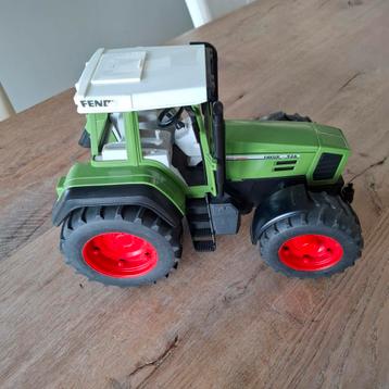 Bruder tractor fendt vario 926 beschikbaar voor biedingen