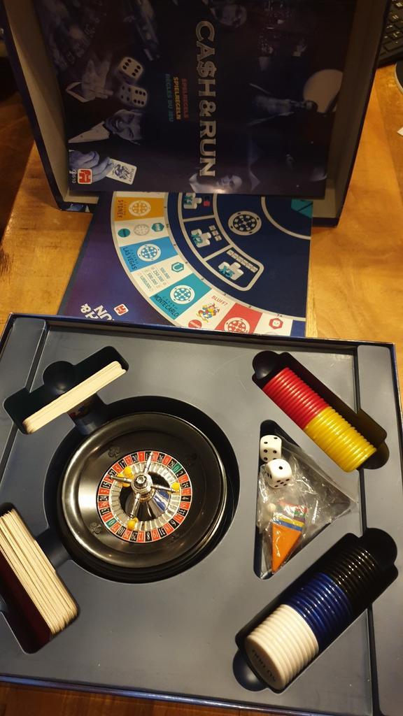 Jumbo cash & run, nooit gebruikt €10, bordspel, roulette, Hobby en Vrije tijd, Gezelschapsspellen | Bordspellen, Zo goed als nieuw