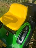 Nette en goede John Deere X130R zitmaaier, bladzuiger 18pk, John Deere, Ophalen of Verzenden, 90 tot 120 cm, Opvangbak