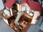 Sylvanian family poppenhuis met meubels en poppetjes, Kinderen en Baby's, Speelgoed | Poppenhuizen, Ophalen, Zo goed als nieuw