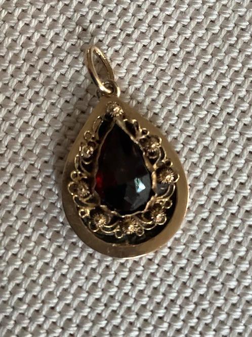 Antieke kettinghanger 14 karaat goud, facet geslepen granaat, Sieraden, Tassen en Uiterlijk, Kettinghangers, Zo goed als nieuw