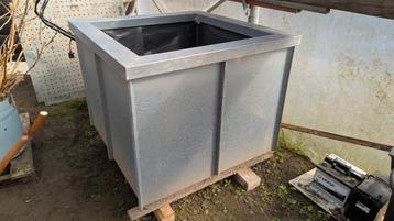 Plantenbak zink felswerk 92x92   75 hoog. beschikbaar voor biedingen