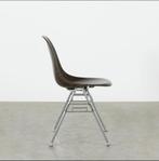 Eames stoel DSR met fiberglass kuip bruin Herman Miller, Huis en Inrichting, Stoelen, Ophalen, Gebruikt, Mid century modern, Metaal