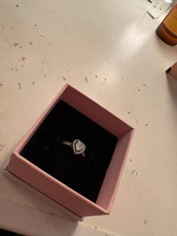 2 x Pandora ringen goud en zilver met hartje met steentjes  beschikbaar voor biedingen
