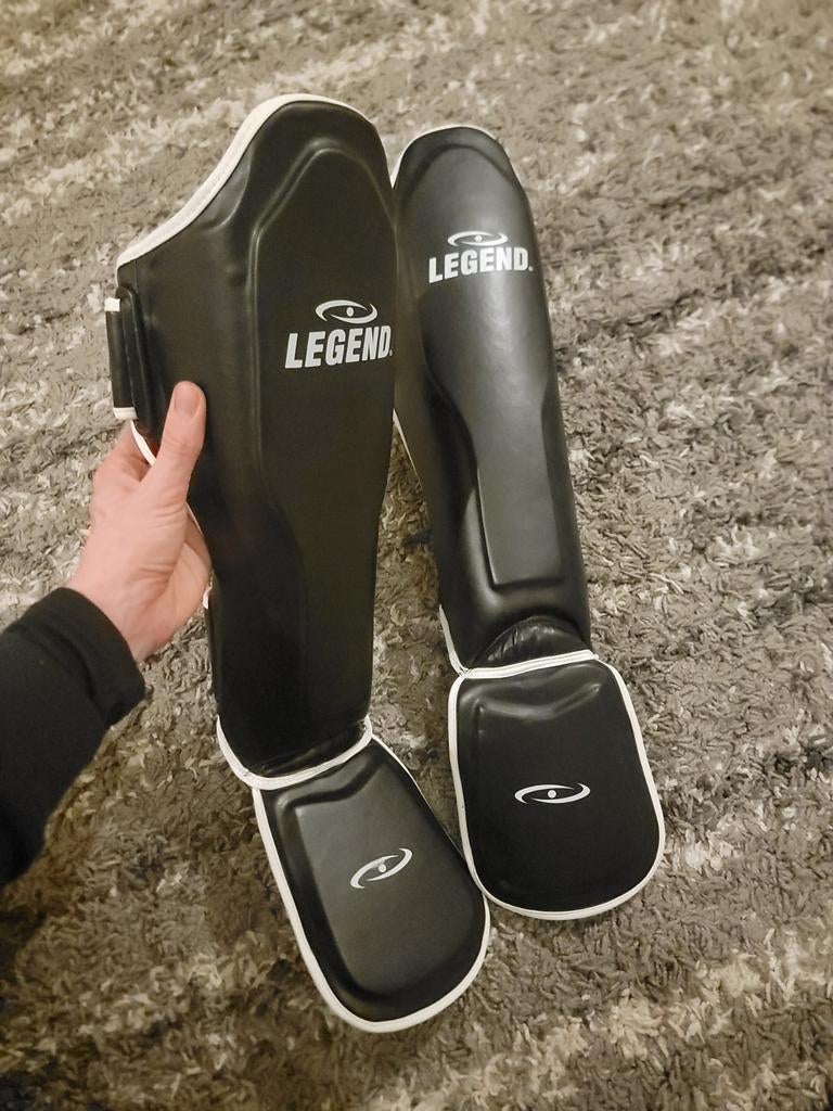 Legend Sports Scheenbeschermers Zwart-Wit - Legend Best, Overige, Vechtsportbescherming, Nieuw, Maat M