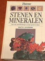 Stenen en mineralen boek van Thieme Walter Schumann, Ophalen of Verzenden, Overige typen