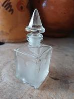 Antieke parfumfles. Glazen stopper, frosted glass, Russisch?, Verzamelen, Ophalen of Verzenden, Gebruikt, Parfumfles