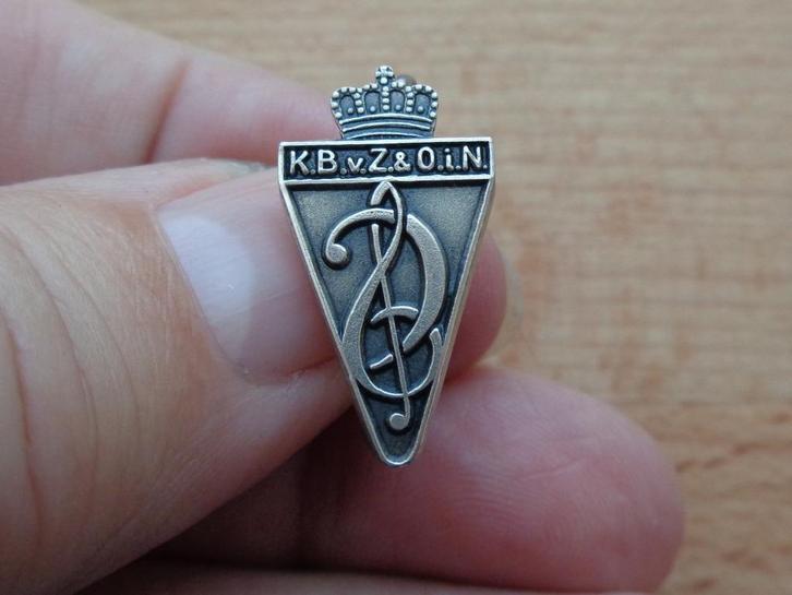 zilveren speldje met kroontje [418], Verzamelen, Speldjes, Pins en Buttons, Zo goed als nieuw, Speldje of Pin, Overige onderwerpen