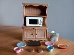 Sylvanian families magnetronkast/kast met oven, Verzamelen, Poppenhuizen en Toebehoren, Ophalen of Verzenden, Zo goed als nieuw