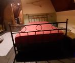 Mooi spijlenbed met twee spiraalbodems 210 x 140., Ophalen, 210 cm, Tweepersoons, 140 cm
