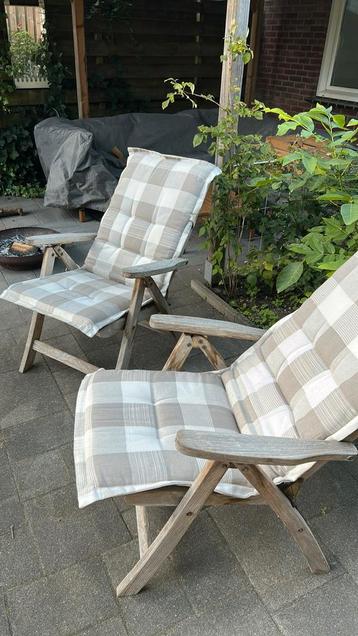 Tuinstoelen met kussens beschikbaar voor biedingen