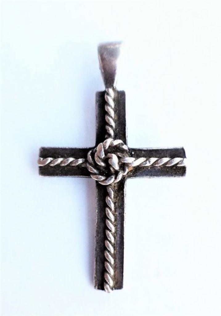 Kruisje hangertje crucifix met touwwerk (7810-132), Antiek en Kunst, Antiek | Religie, Ophalen