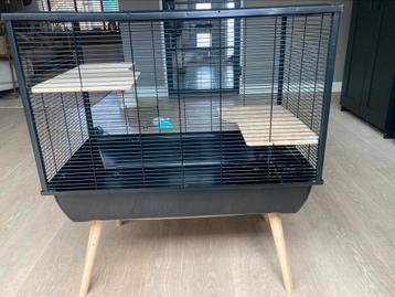 Hamsterkooi op poten, 85 (incl poten) hoog,78 lang, 48 Breed