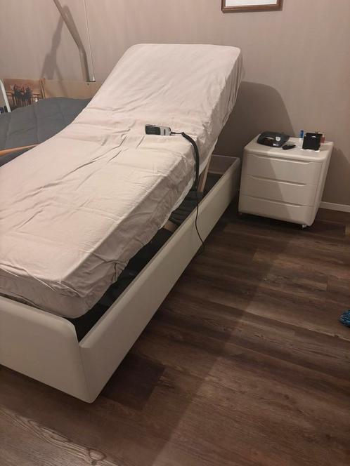 2x 1persoonsbed  te maken tot 2 persoonsbed (seniorenbed), Huis en Inrichting, Slaapkamer | Bedden, Zo goed als nieuw, Tweepersoons