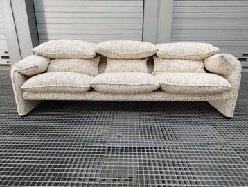 Cassina Maralunga 3 zits opnieuw gestoffeerd op bestelling  beschikbaar voor biedingen