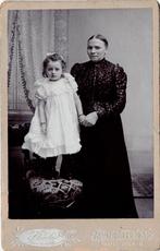 ARNHEM, Studiokaart (Groot)moeder en kind, Verzenden, Voor 1940, Zo goed als nieuw, Kind