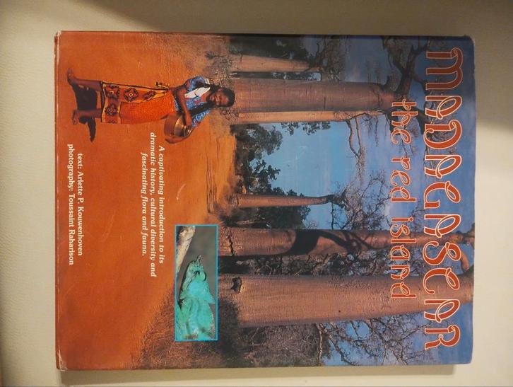 Madagascar: Het Rode Eiland - Reisgids, Boeken, Reisgidsen, Zo goed als nieuw, Reisgids of -boek, Afrika, Overige merken, Ophalen of Verzenden