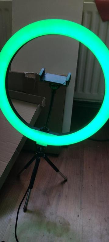 Te Koop:7 lampen,1 tripod,1 np-f 750 Sony batterijen beschikbaar voor biedingen