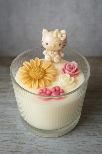 Handgemaakte kaars HelloKitty beschikbaar voor biedingen
