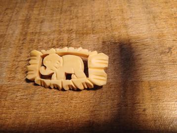 Brosche van Oliefant beschikbaar voor biedingen