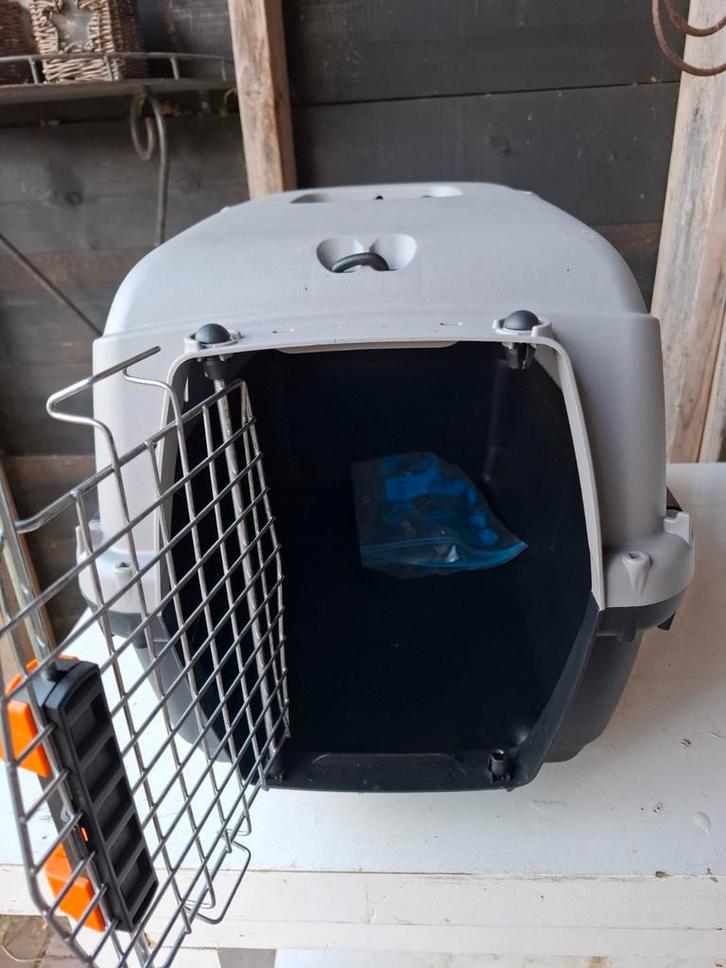 Hondenbench / Kattenbench, ook voor vliegtuig., Dieren en Toebehoren, Hondenbenches, Zo goed als nieuw, Ophalen of Verzenden