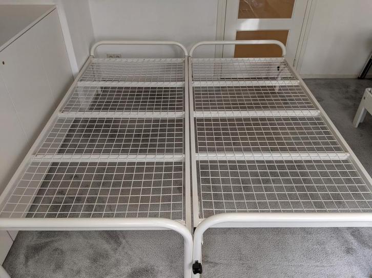 Twee witte onderschuifbedden 90x200, Huis en Inrichting, Slaapkamer | Bedden, Gebruikt, Eenpersoons, 90 cm, 200 cm, Metaal, Wit