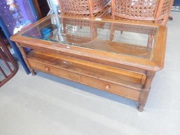 Kersenhouten salontafel beschikbaar voor biedingen