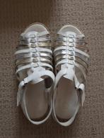 UGG leren sandalen maat 29 wit zilver en goud, Overige typen, Meisje, Ophalen of Verzenden, Zo goed als nieuw