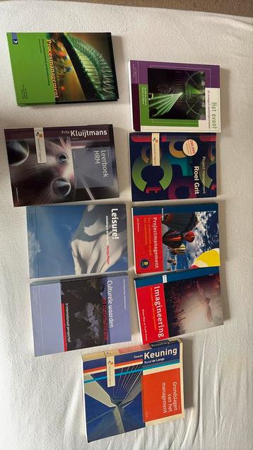 Schoolboeken vrijetijdsmanagement  beschikbaar voor biedingen