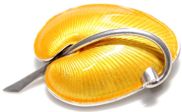 Prachtig Deens Zilver Geel Emaille Blad Broche Volmer Bahner, Sieraden, Tassen en Uiterlijk, Antieke sieraden, Broche, Zilver