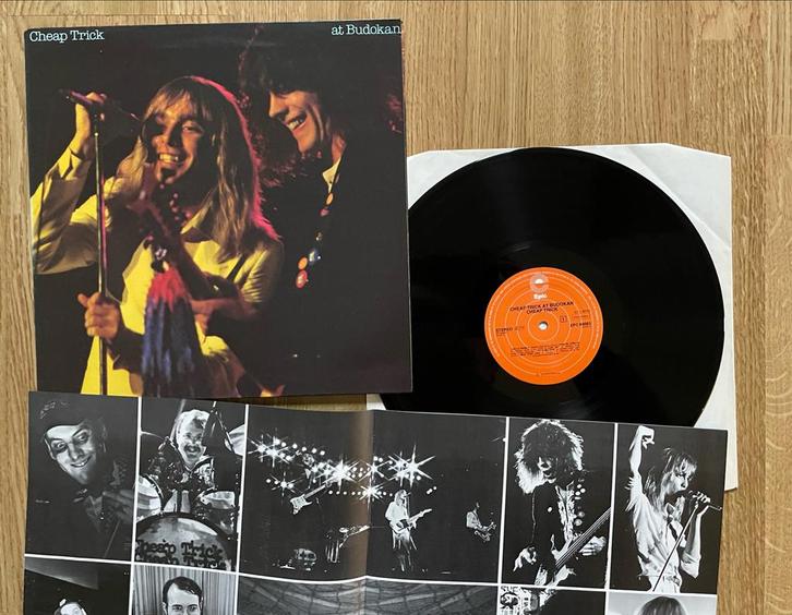 Cheap Trick - At Budokan LP + fotoboek, Cd's en Dvd's, Vinyl | Hiphop en Rap, Zo goed als nieuw, Voor 1985, 12 inch, Ophalen of Verzenden