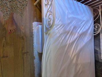 Meisjes bed beschikbaar voor biedingen