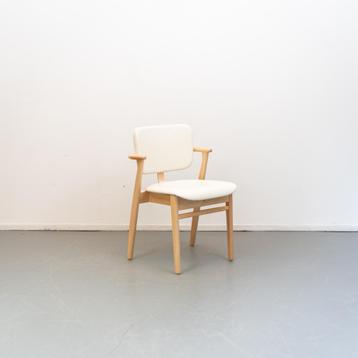 Artek Domus stoel Beuken hout Wit Leer Nieuw beschikbaar voor biedingen