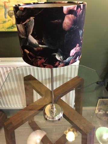 Klassieke Tafellamp Chroom met Zwart Velvet Bloem Kapje. beschikbaar voor biedingen