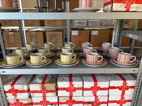 Kleurijk koffie/thee servies met bordje goedkoop, Huis en Inrichting, Keuken | Servies, Nieuw, Kop(pen) en/of Schotel(s), Overige stijlen
