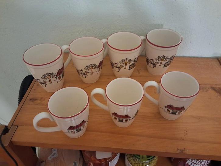 Kerstservies Wedgwood Christmas mokken en mokjes, kerst, Huis en Inrichting, Keuken | Servies, Zo goed als nieuw, Kop(pen) en/of Schotel(s)