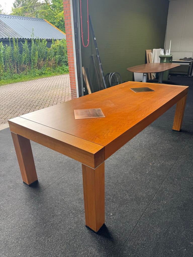 Houten tafel met koperen details - Net gelakt!, Huis en Inrichting, Tafels | Eettafels, Ophalen, 100 tot 150 cm, Zo goed als nieuw