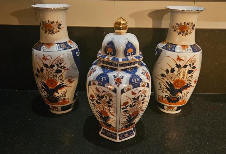 Prachtige 3-delige Kastset  Japans Imari Porselein, Antiek en Kunst, Antiek | Vazen, Ophalen of Verzenden