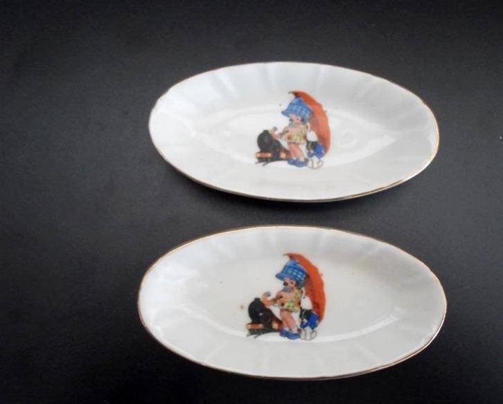 2 ovalen kinderschaaltjes. Porselein. Jaren '60., Verzamelen, Speelgoed, Zo goed als nieuw, Ophalen of Verzenden