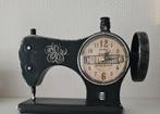 Leuke Naaimachine Klok - Decoratief!, Huis en Inrichting, Woonaccessoires | Klokken, Ophalen of Verzenden, Gebruikt, Analoog, Wekker of Tafelklok