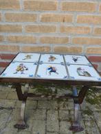 Mooie oude tafel met metalen onderstel en tegels, Ophalen