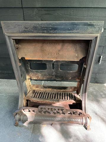 Antieke Schouw Haard beschikbaar voor biedingen