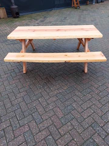 Douglas boomstam picknicktafels  beschikbaar voor biedingen