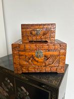 Twee Chinese houten kampferkistjes, Huis en Inrichting, Woonaccessoires | Kisten, Ophalen of Verzenden, Zo goed als nieuw, Minder dan 50 cm